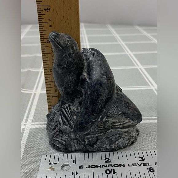 Seals Mom & Baby Carved Figurine Al Wolf Sculptures Canada Inuit Style Mammal - Picture 7 of 7